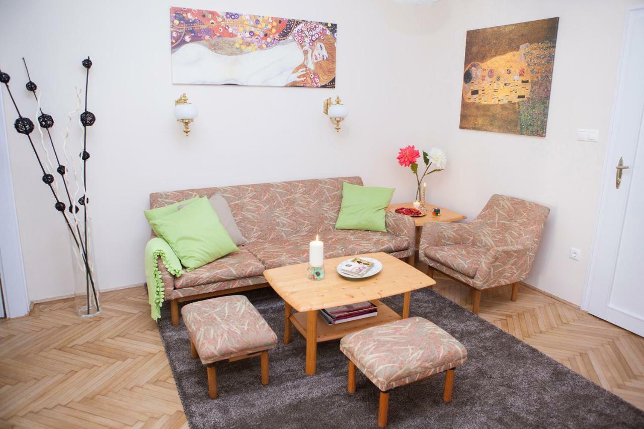 Synagogue View Apartment Boedapest Buitenkant foto