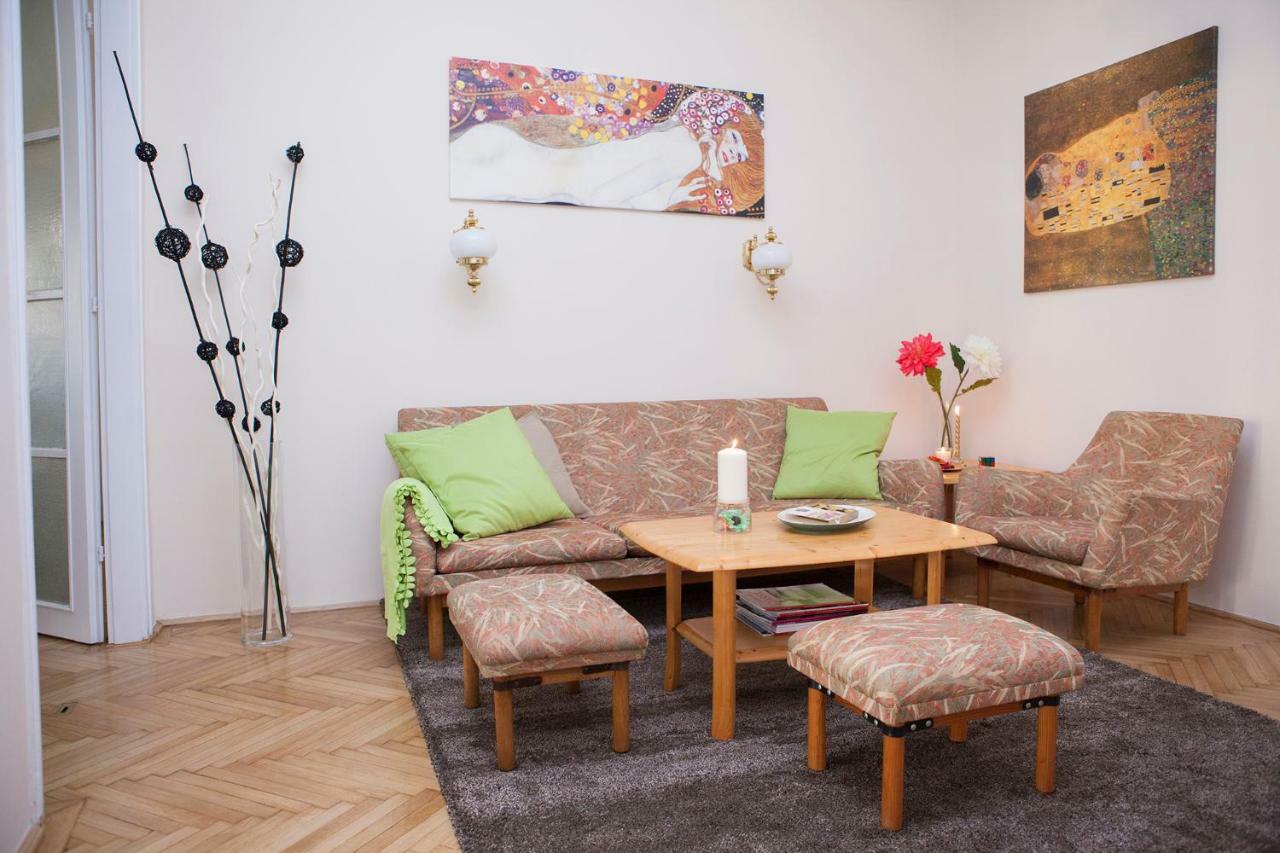 Synagogue View Apartment Boedapest Buitenkant foto